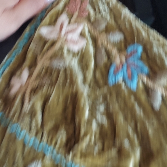 Embroidered Velvet Tank Top - Picture 3 of 10